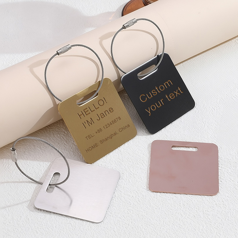 It Travel Accessories - カスタム名入り荷物タグ レーザー彫刻ラベル 盗難防止旅行用品 ステンレス製パーソナライズテキストスーツケースタグ